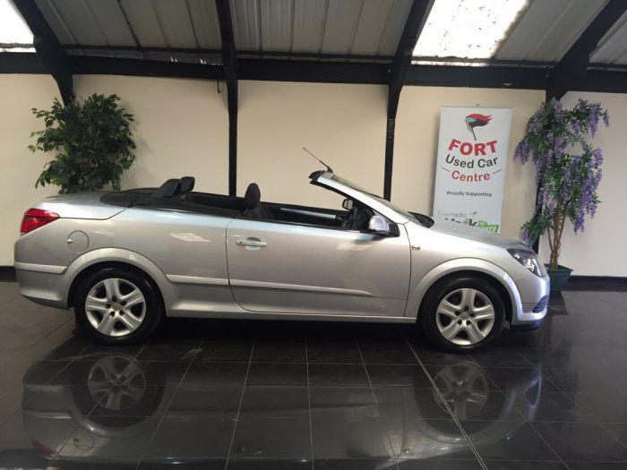 2009 Vauxhall Astra 1.6 i 2dr image 2