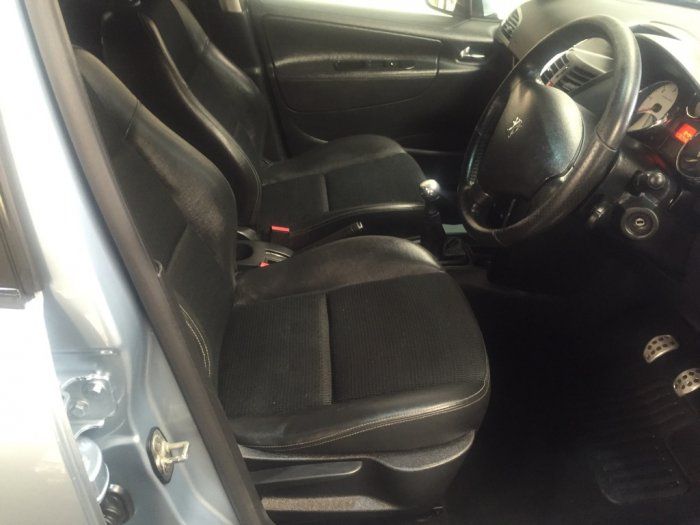 2011 Peugeot 207 1.6 HDi 5dr image 6