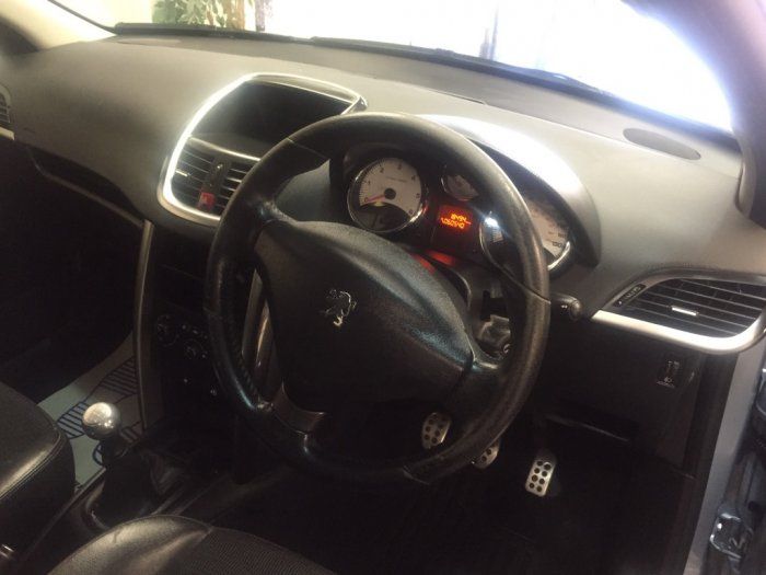 2011 Peugeot 207 1.6 HDi 5dr image 7