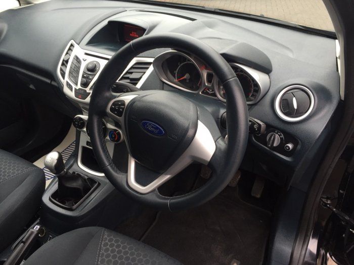 2012 Ford Fiesta 1.4 Zetec 5dr image 7
