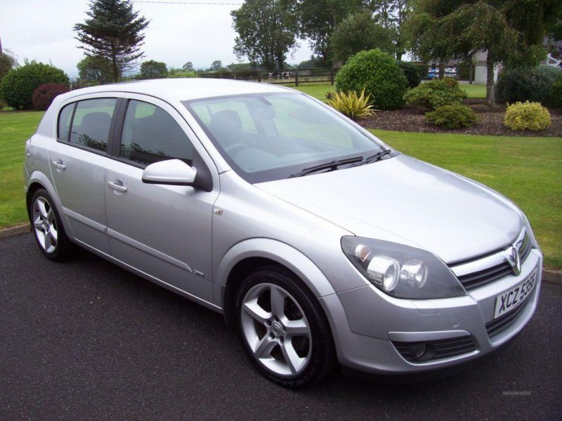 2004 Vauxhall Astra SRI image 1