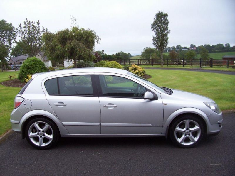 2004 Vauxhall Astra SRI image 2