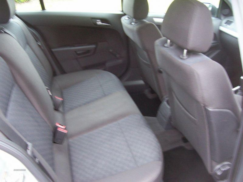 2004 Vauxhall Astra SRI image 7