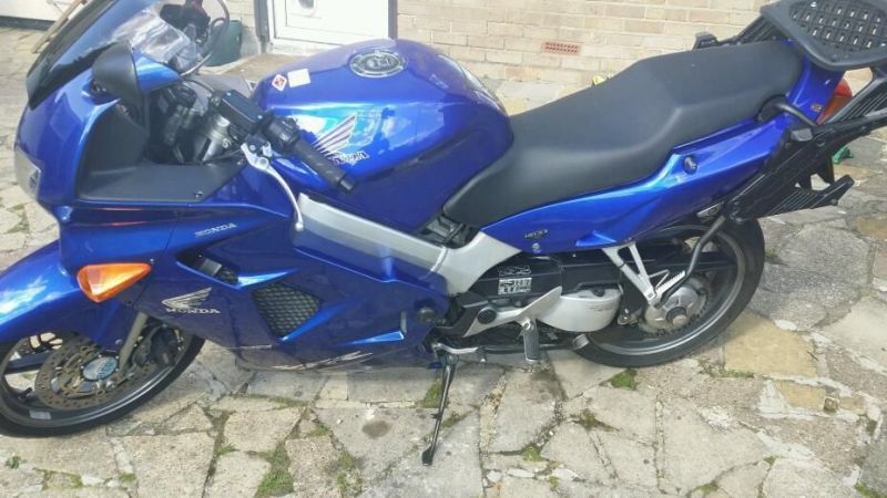 2001 Honda VFR800fi image 3