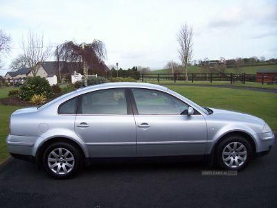 2003 Volkswagen Passat 2.0 SE image 2