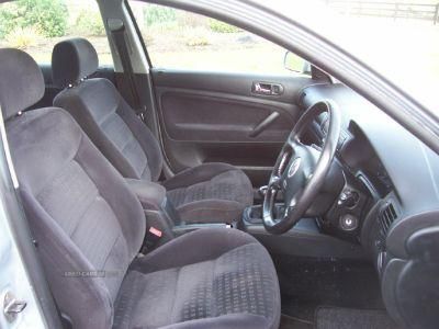 2003 Volkswagen Passat 2.0 SE image 6