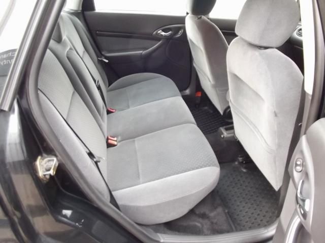2004 FORD FOCUS 1.8 GHIA 4d image 5