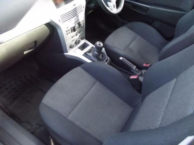 2005 VAUXHALL ASTRA 1.9 SRI CDTI 5d image 5