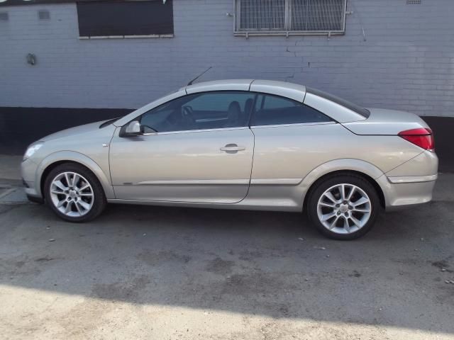 2008 VAUXHALL ASTRA 1.9 3d image 6