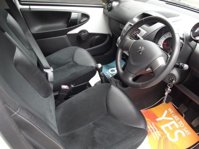 2014 PEUGEOT 107 1.0 ENVY 5d image 4