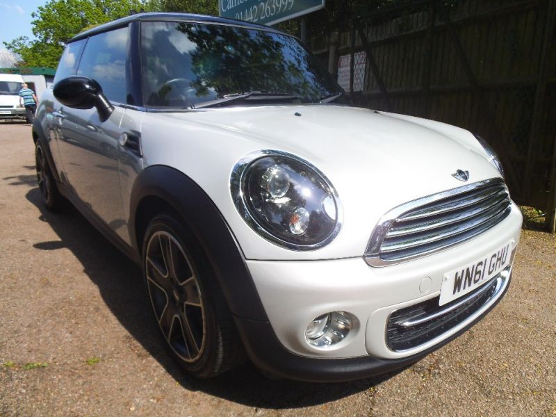 2011 MINI HATCH COOPER D SOHO image 1