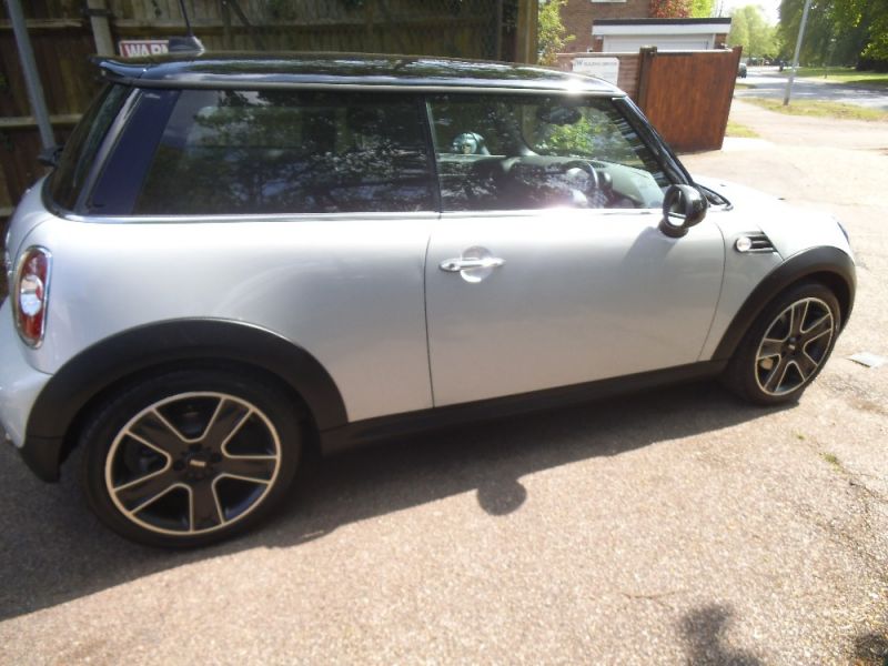 2011 MINI HATCH COOPER D SOHO image 2