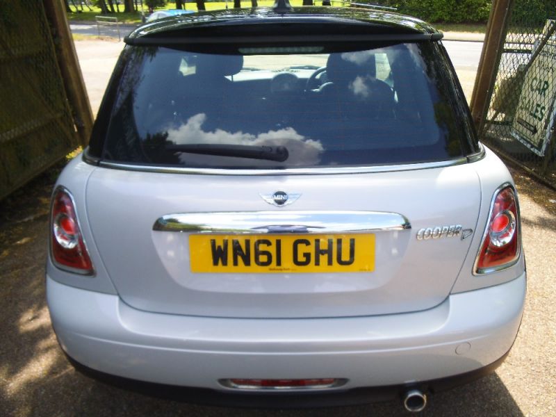 2011 MINI HATCH COOPER D SOHO image 3
