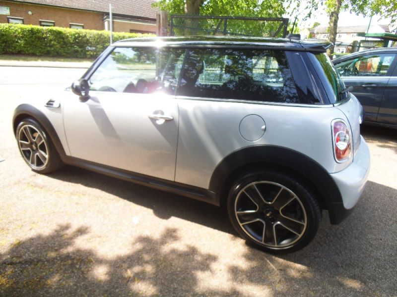 2011 MINI HATCH COOPER D SOHO image 4