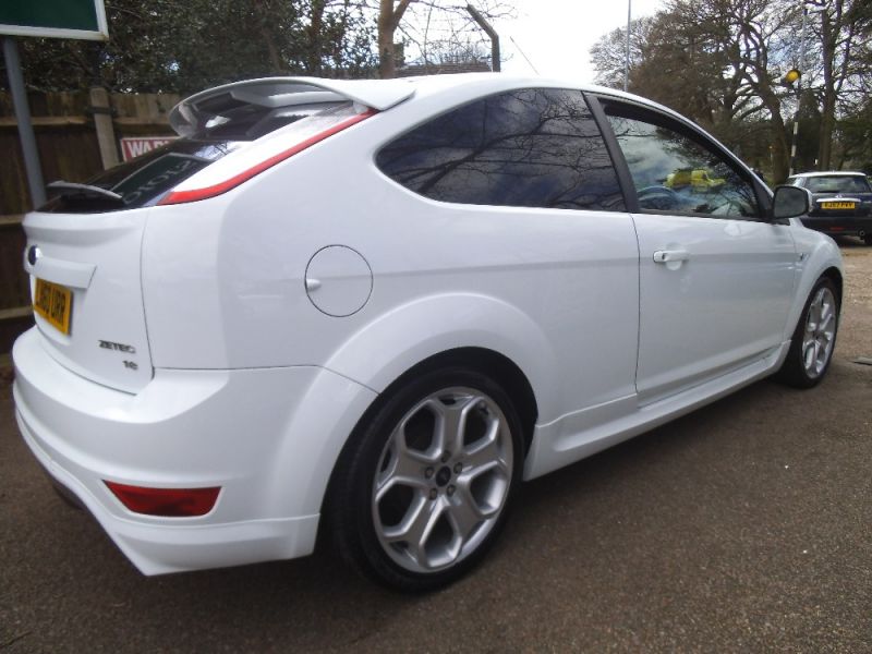 2010 FORD FOCUS ZETEC S S-S 3dr image 2