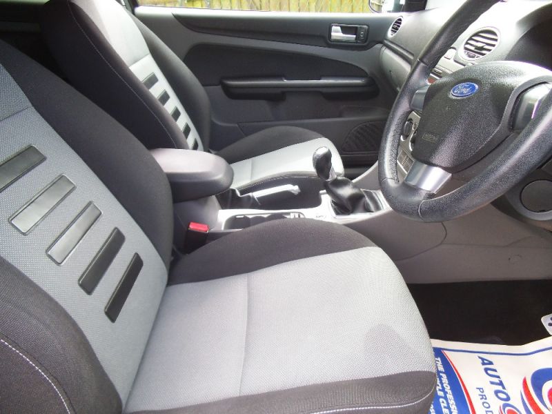 2010 FORD FOCUS ZETEC S S-S 3dr image 7