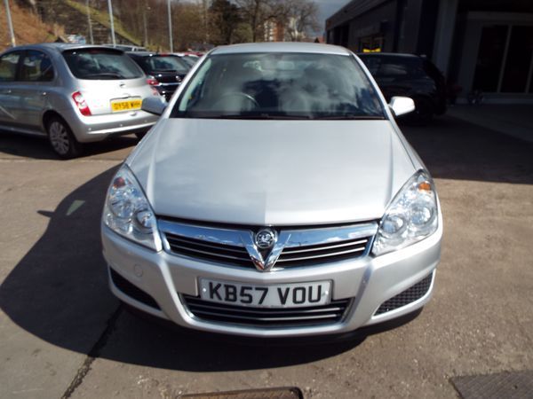 2008 Vauxhall Astra 1.4i 16V Club image 2