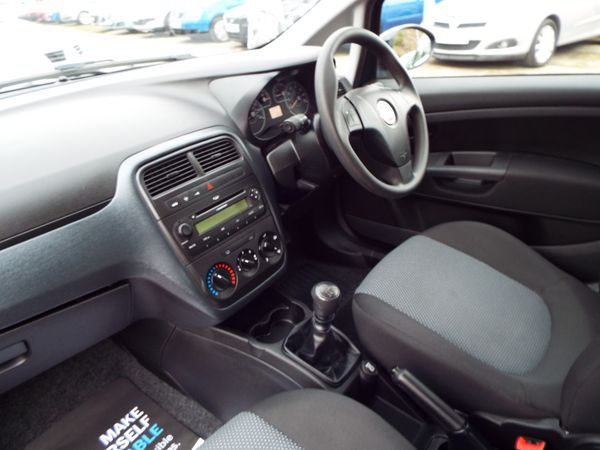 2010 Fiat Grande Punto 1.4 image 6