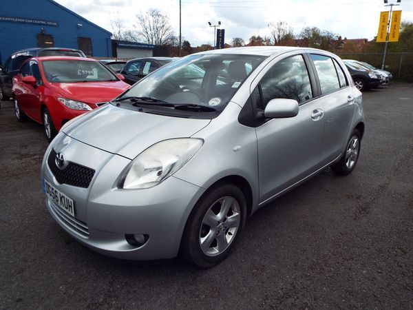 2006 Toyota Yaris 1.3 VVT-i T Spirit image 3