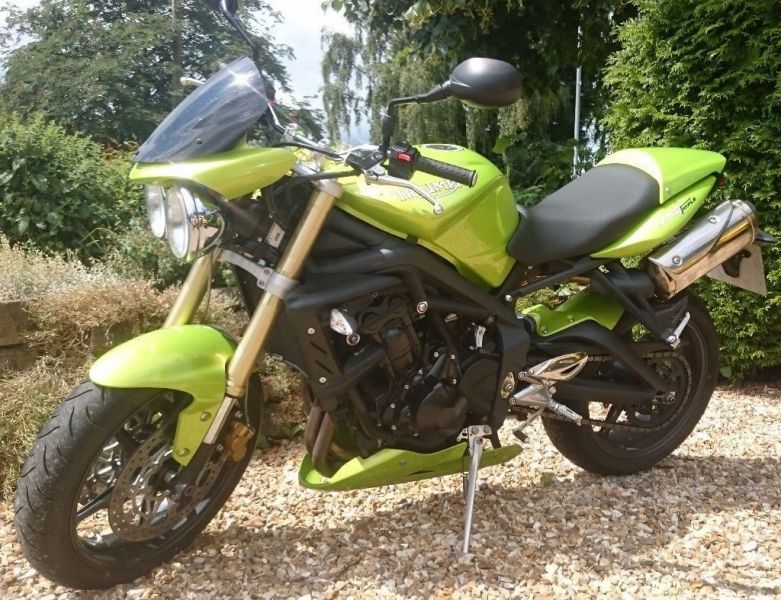 2009 Triumph Street Triple 675 image 1