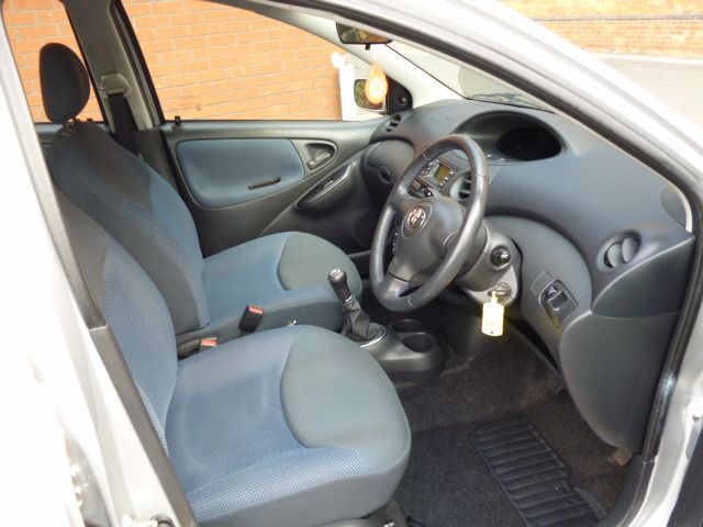 2005 TOYOTA YARIS 1.0 VVT-I 5d image 6
