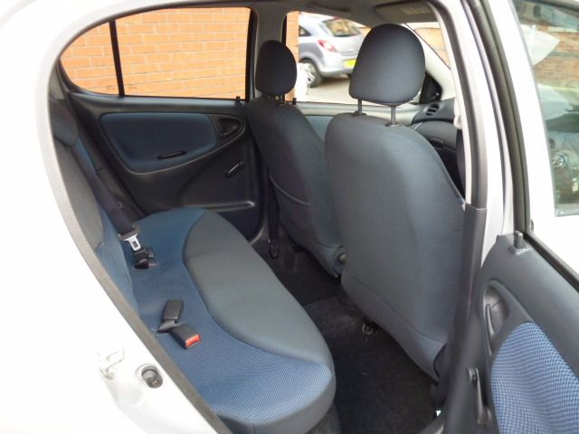2005 TOYOTA YARIS 1.0 VVT-I 5d image 7