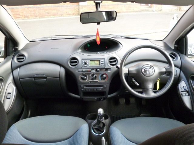 2005 TOYOTA YARIS 1.0 VVT-I 5d image 8