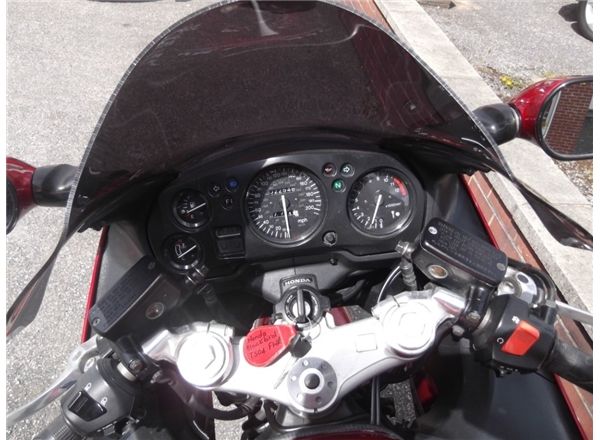 1999 Honda CBR1100 image 10