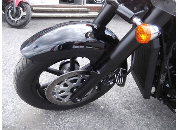 2013 Suzuki VL1500 Intruder image 3