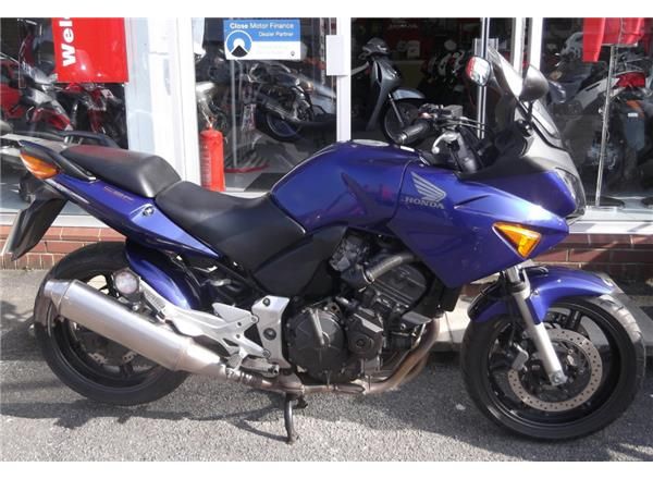 2004 HONDA CBF600 image 1