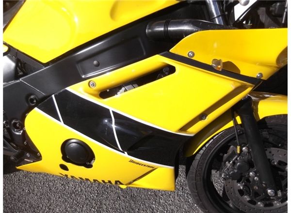 1995 Yamaha FZR600R image 2