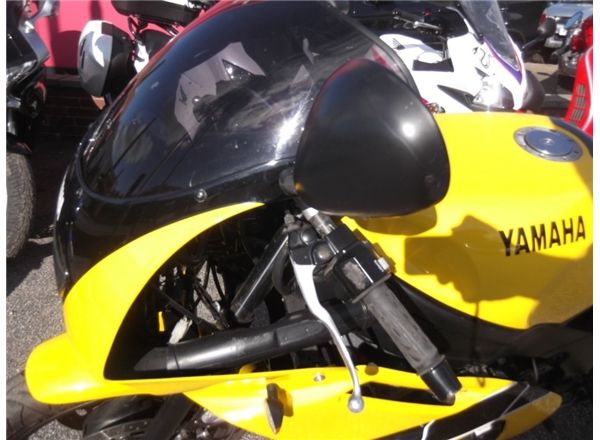 1995 Yamaha FZR600R image 6