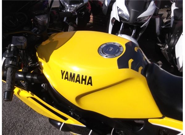 1995 Yamaha FZR600R image 7