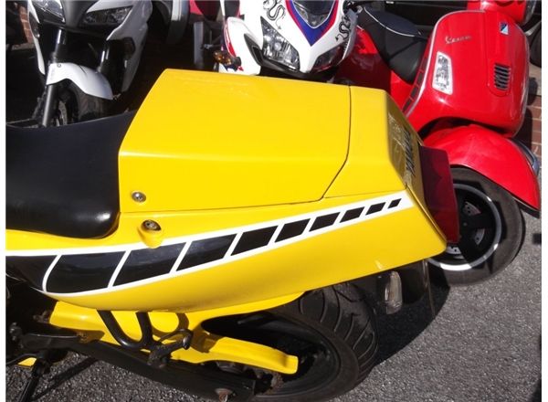 1995 Yamaha FZR600R image 8