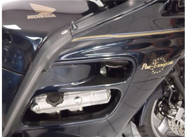 2002 HONDA ST1100 Pan European image 6