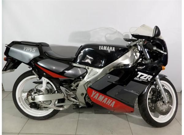 1992 Yamaha TZR250 R image 1