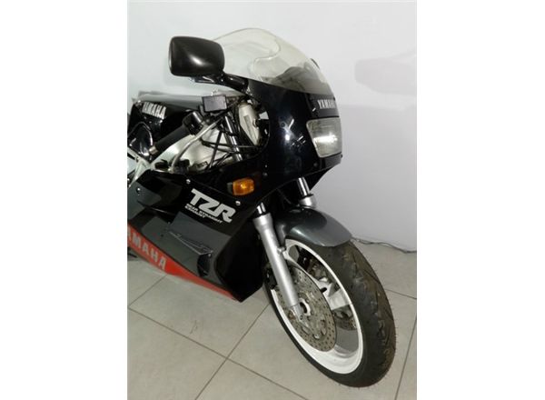 1992 Yamaha TZR250 R image 2