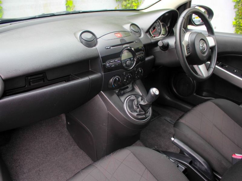 2013 Mazda2 Tamura image 5