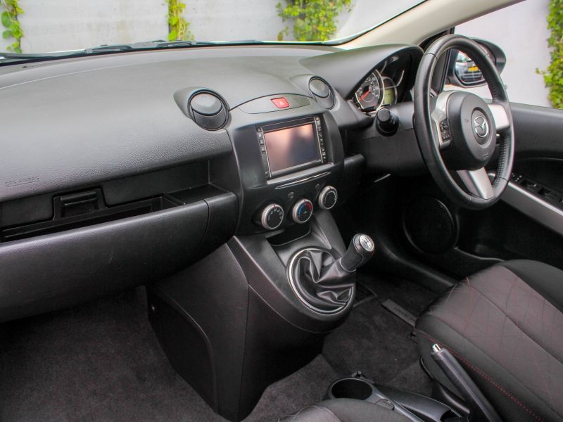2013 Mazda2 Venture Edition image 5