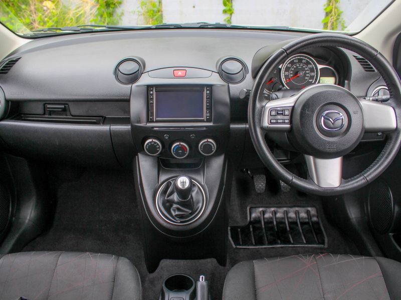 2013 Mazda2 Venture Edition image 6