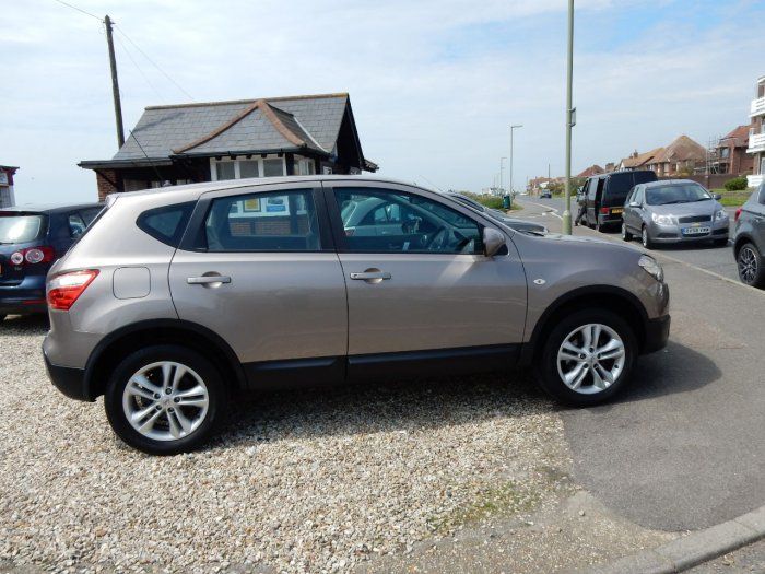 2012 Nissan Qashqai 1.6 5dr image 3