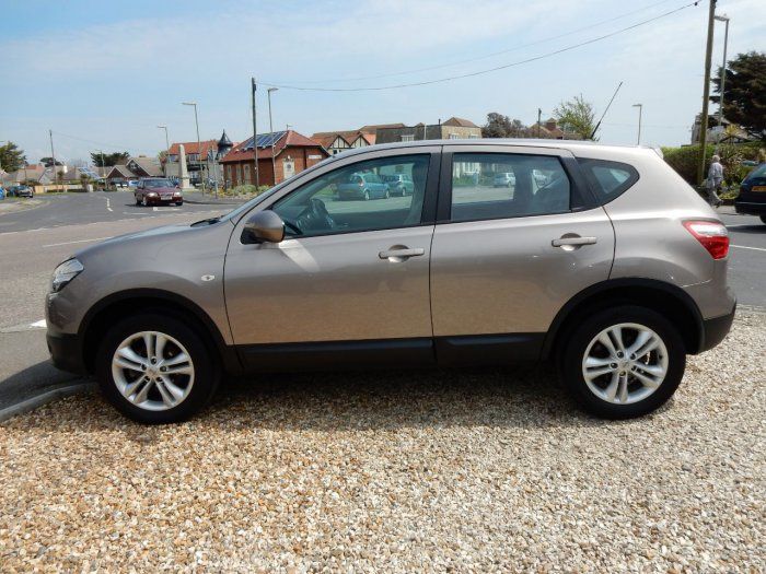2012 Nissan Qashqai 1.6 5dr image 4