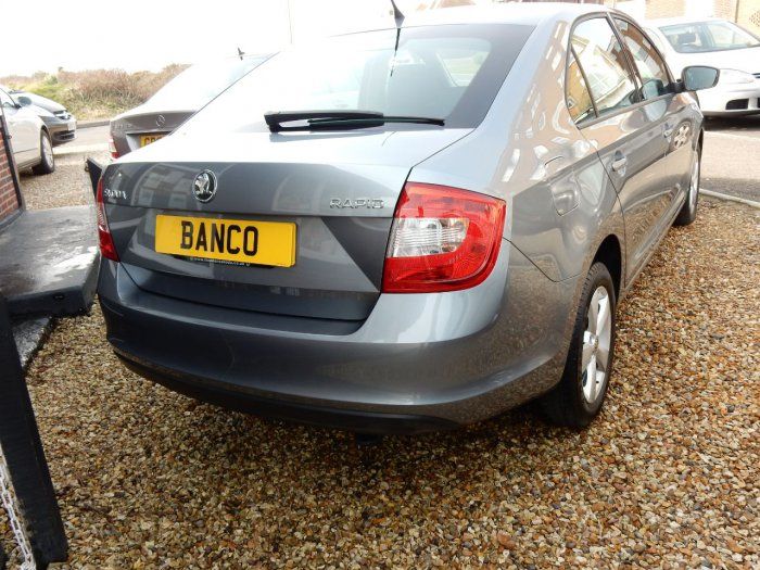 2014 Skoda Rapid 1.6 TDI CR SE 5dr image 3