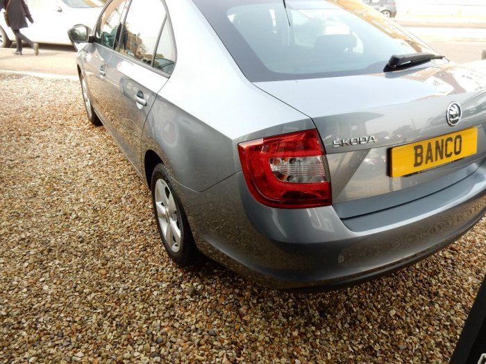 2014 Skoda Rapid 1.6 TDI CR SE 5dr image 4