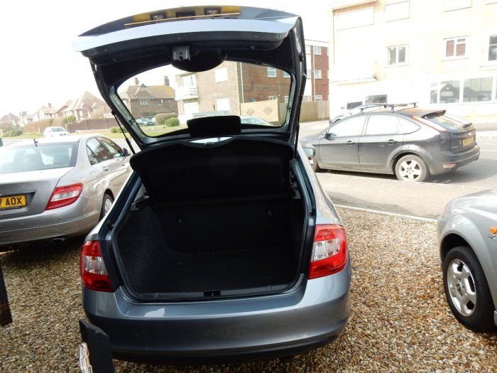 2014 Skoda Rapid 1.6 TDI CR SE 5dr image 5