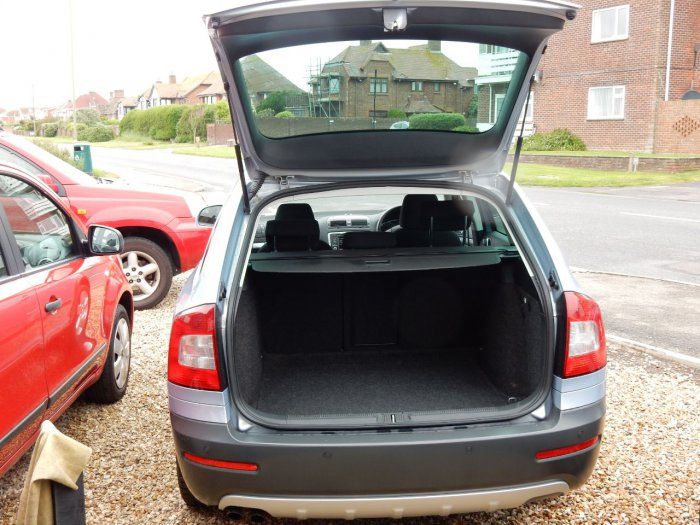 2010 Skoda Octavia 2.0 TDI PD 4x4 5dr image 5