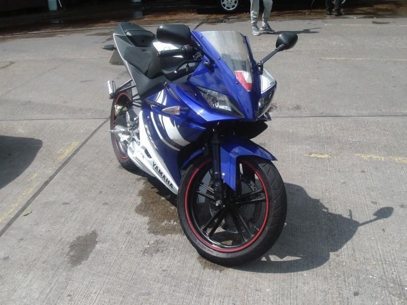 2013 Yamaha YZF R125 image 1