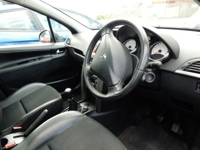 2010 Peugeot 207 1.6 HDi 5dr image 5