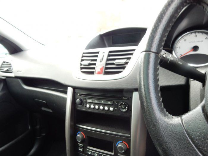 2010 Peugeot 207 1.6 HDi 5dr image 7