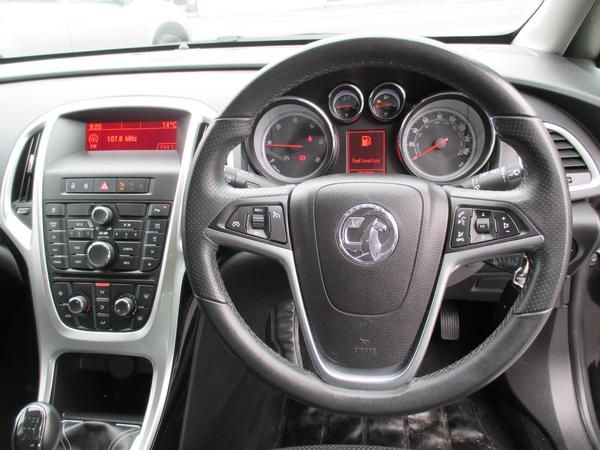 2010 Vauxhall Astra 1.7 CDTi 16V image 5